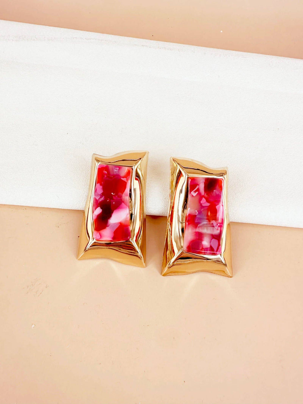 Grandes Boucles d’Oreille Motif Résine Dorées — Acier Inoxydable