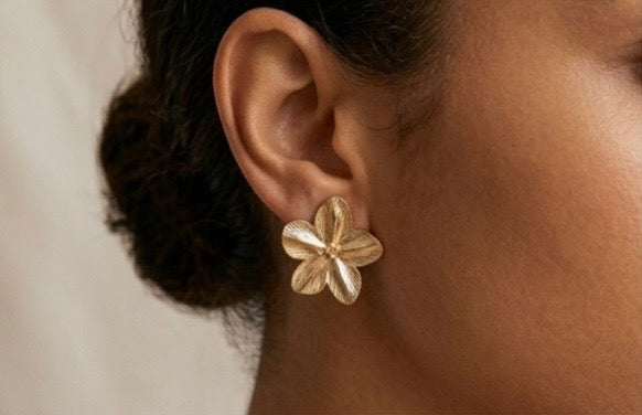 Boucles d’Oreille Fleurs Dorées — Acier Inoxydable
