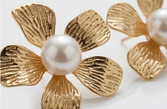Boucles d’Oreille Fleurs Dorées — Acier Inoxydable