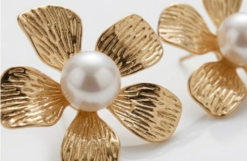 Boucles d’Oreille Fleurs Dorées — Acier Inoxydable