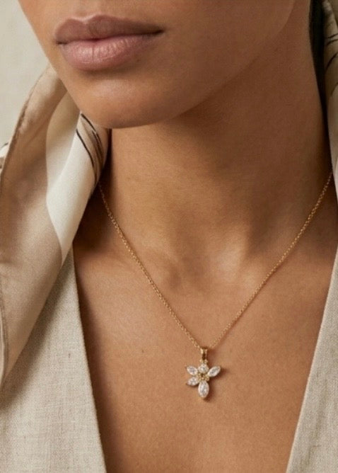 Collier Anti-Stress Papillon Doré — Acier Inoxydable