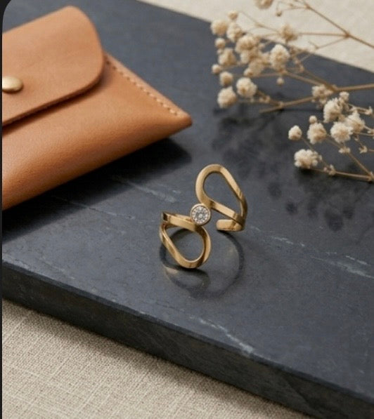 Bague Ondulation et Strass Dorée — Acier Inoxydable